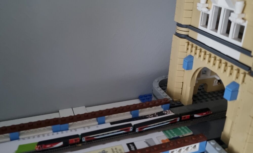 'Teeny-Weeny Train' auf der 'Tower Bridge'
