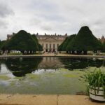 Blick vom Garten auf das Schloss