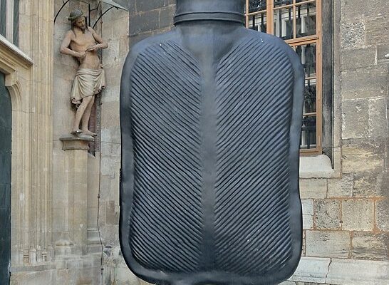 'Big Mutter' von Erwin Wurm am Stephansplatz