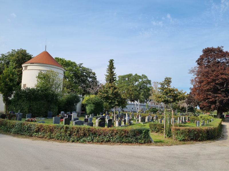 09_Friedhofsbesuch - Grab der Eltern