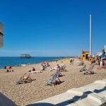 Der Strand - im Hintergrund der WEST PIER, abgebrannt, Reste unter Denkmalschutz