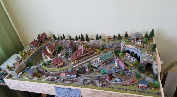 ALTSTADT - Spur N - freistehend im Hobbyraum - fertiggestellt