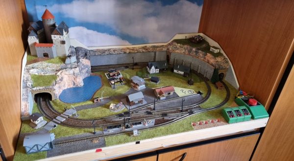 BURG LAUTERSTEIN - Spur N - in einem Kastenfach, im Hobbyraum