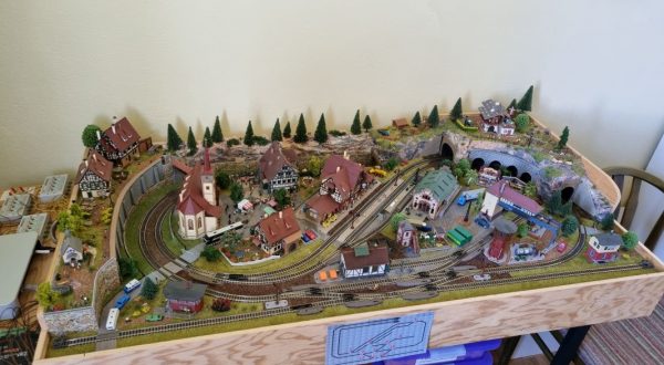 ALTSTADT - Spur N - freistehend im Hobbyraum - fertiggestellt