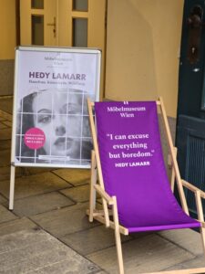 11_Hedy Lamarr - Möbelmuseum